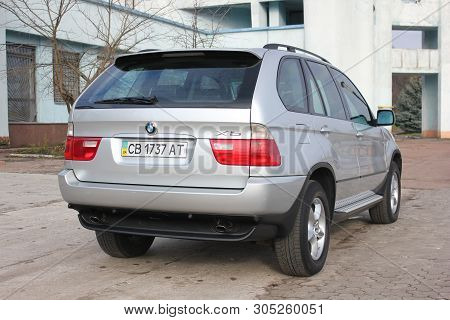 Chernigov, Ukraine - November 16, 2017: Bmw X5 (e53) In The Center Of The City