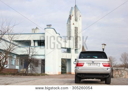 Chernigov, Ukraine - November 16, 2017: Bmw X5 (e53) In The Center Of The City