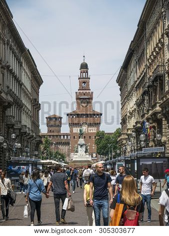 Crowd Of Tourists Strolls In The Dante Street