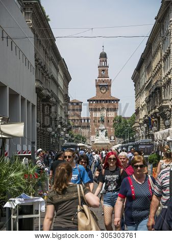 Crowd Of Tourists Strolls In The Dante Street