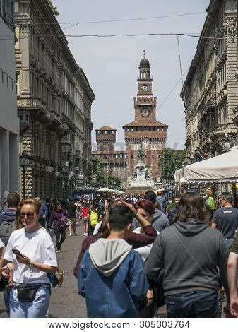 Crowd Of Tourists Strolls In The Dante Street