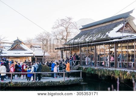 Yamanashi, Japan-february 2,2019: Groups Tourists Looking Fish In Clear Pool Mineral Water Stream Fl