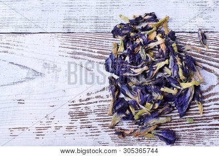Dry Blue Anchan Tea On The White Wooden Board