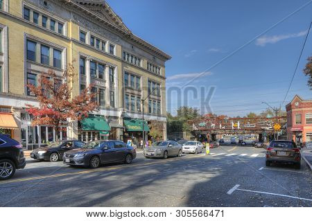 Northampton, Massachusetts/united States - October 31: Street Scene In Northampton, Massachusetts. T