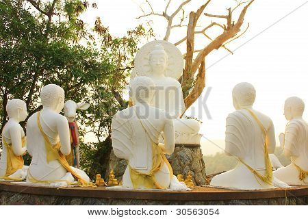 Buddha és tanítványai.