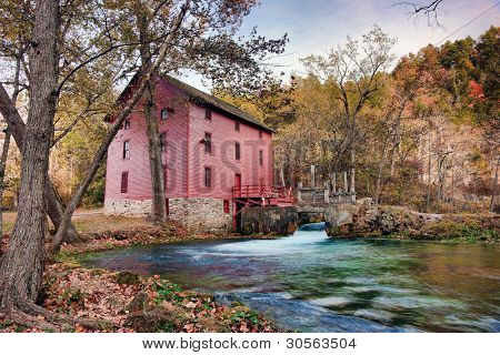 alej na jaře mill house