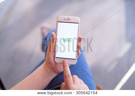 Chiang Mai, Thailand - Apr.08,2019: Woman Holding Apple Iphone 6s Rose Gold With  Grab Apps On Scree