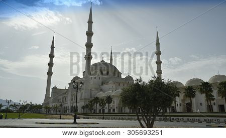 Grand Sheikh Zayed Mosque, Fujairah, United Arab Emirates, June 4, 2019. View Of The Mosque In The D