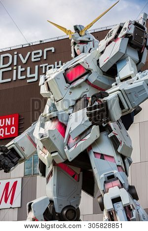Tokyo, Japan - October 18, 2018: Full-size Mobile Suit Rx-0 Unicorn Gundam Performances At Diver Cit