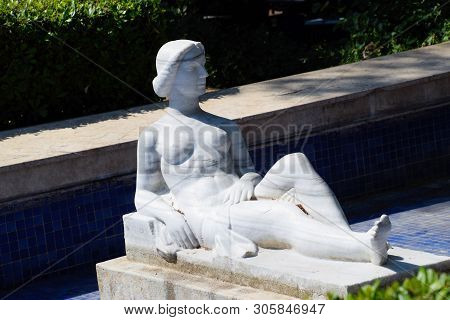 Modern Marble Statue, Nude Woman Statue In A Fountain.