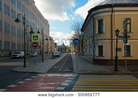 Moscow - October 27, 2018: View On Pyatnitskaya Street In The City Center On An Autumn Morning