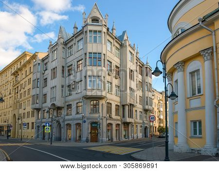 Moscow - October 27, 2018: View On Pyatnitskaya Street In The City Center On An Autumn Morning