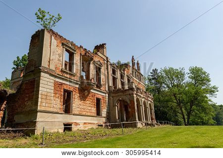 Runowo Krajenskie, Kujawsko Pomorskie / Poland - June 11, 2019: Ruins Of An Old Estate. Ruined Mansi