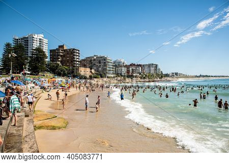 Sydney, Australia 2021-01-26 Extremely Overcrowded Cronulla Beach On Australia Day. People Relaxing,