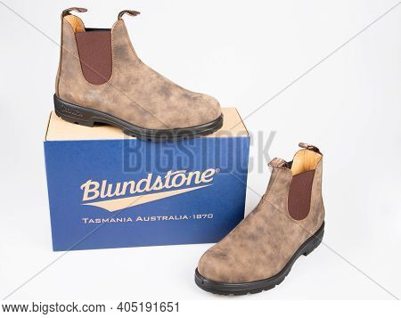 Bordeaux , Aquitaine  France - 01 24 2021 : Blundstone Footwear Boot And Box Australian Footwear Bra