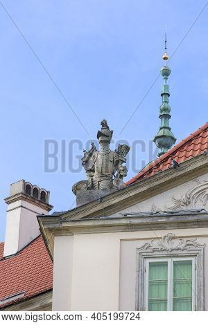 Warsaw, Poland -october 18, 2019: 18th Century Copper Roof Palace, Statue On The Top. It Is Contiguo