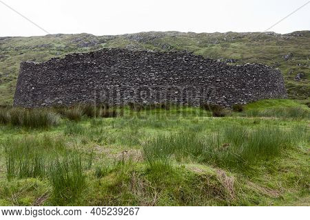 Ring Of Kerry (ireland), - July 25, 2016: Ruins Of Staigue Fort, Ring Of Kerry, Co. Kerry, Ireland