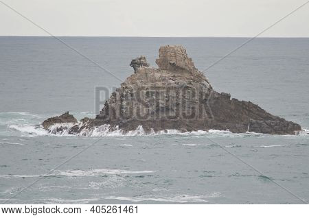 Lions Head Rock In Sandfly Bay. Sandfly Bay Wildlife Refuge. Otago Peninsula. Otago. South Island. N