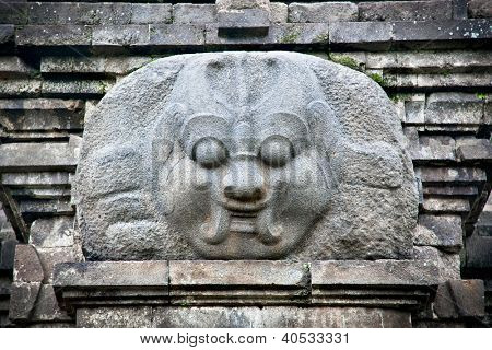 Stone craft v Candi Singosari chrámu poblíž Malang na Východní Jáva, Indonésie.