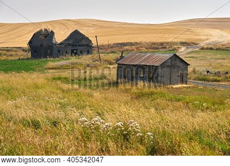 Abandoned Farmhouse And Barn Palouse Washington State. Abandoned Buildings Dot The Landscape In The 