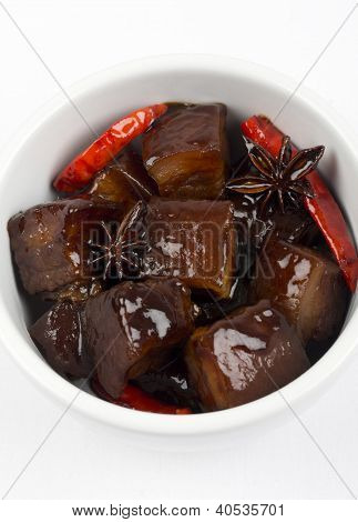 赤い角煮豚