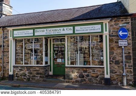 Dolgellau; Uk: Sept 20, 2020: David Vaughan And Company Are Insurance Brokers. They Offer A Wide Ran