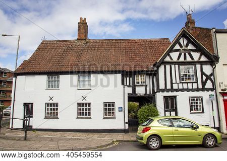 Devizes, Wiltshire, Uk, August 25 2020. Tudor Building The Great Porch House, Built 1450. Devizes, E