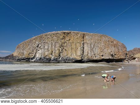 Seal Rock, Oregon, Usa, 08-04-2012 Seal Rock Recreation Site In Oregon Usa On A Sunny Summers Day