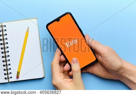 Russia, St.petersburg, 8 December 2020 Etsy E-commerce Site Of Handmade Products On The Smartphone D