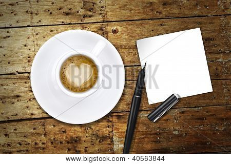 Hart koffie, met Pen en notities