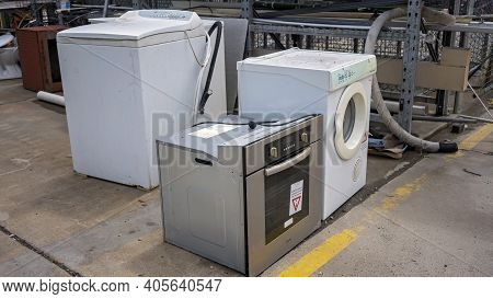 Mackay, Queensland, Australia - January 2021: Laundry And Cooking Equipment For Sale At The Local Ti