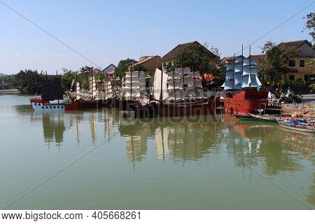 Hoi An, Vietnam, January 16, 2021: Old Boats For The Hoi An Show Anchored In The Thu Bon River