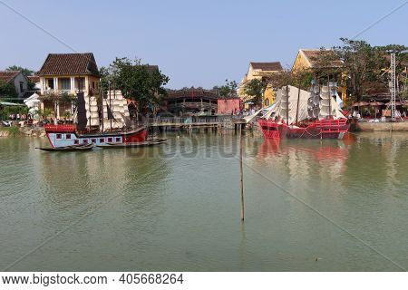 Hoi An, Vietnam, January 29, 2021: Old Boats For The Hoi An Show Anchored In The Thu Bon River Next 