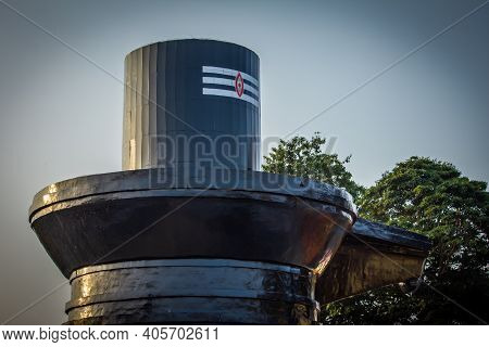 Giant Idol(known As Lingam) Of God Shiva In A Temple In Kolar, India
