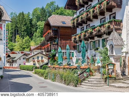 Sankt Wolfgang, Austria - Juli 19, 2017: Cityview With Hotels And Restaurants Of Sankt Wolfgang Am W