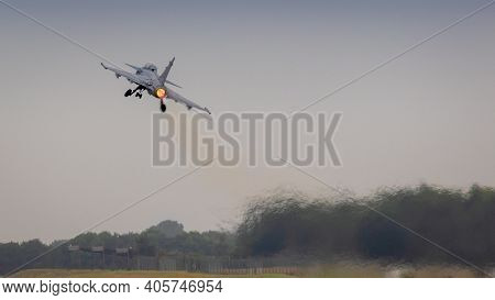 Fairford, Uk - 15th July 2017: A Sukhoi Su-27 Flanker Fighter Aircraft In Flight