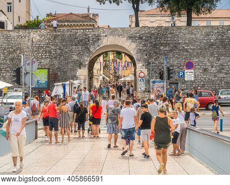 Zadar, Croatia, July 2019 Tourists Visiting Beautiful, Narrow Streets Of The Old Town Of Zaton With 
