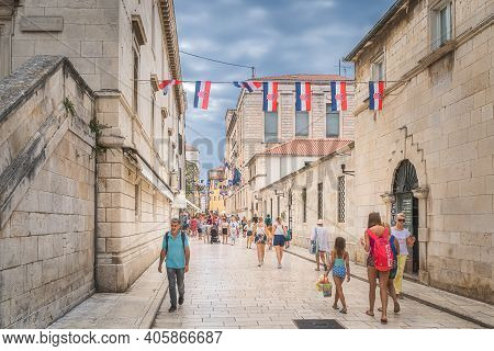Zadar, Croatia, July 2019 Tourists Visiting Beautiful, Narrow Streets Of The Old Town Of Zaton With 