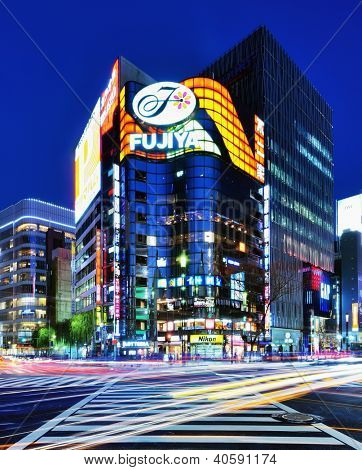 Tokio - 25 prosince 2012: Sukiyabashi přechod na čtvrti Ginze, 25 prosinec 2012 v Tokyo, JP. GI