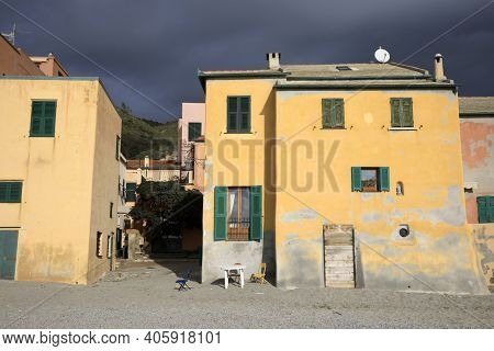 Varigotti (sv), Italy - December 30, 2017: Houses In Varigotti Village, Italian Riviera, Savona, Lig