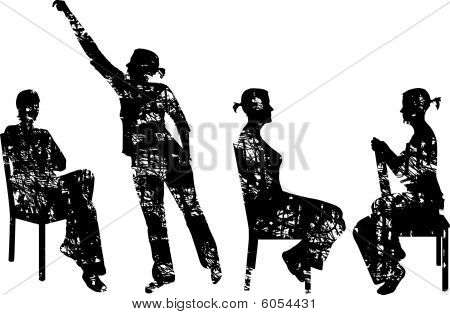 椅子のシルエットを持つグランジ女性