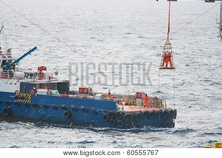 Workers are lifted by the crane to the offshore platform, Transfer crews by personal basket from the