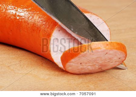 Taglio fetta di Kielbasa