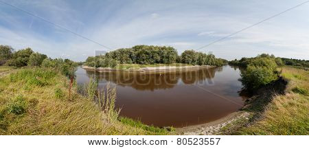 Tara River near the village of Okunevo.