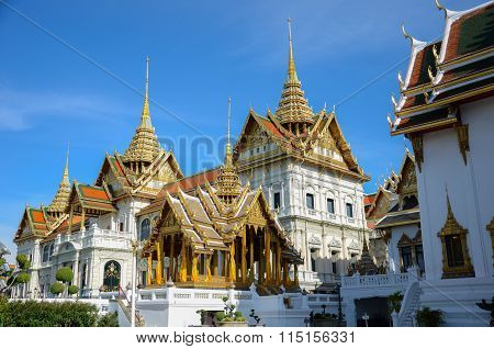 Grand Palace Court And Chakri Maha Prasat