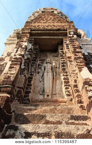 Big Statue Buddha on the Main Pagoda of King Borommarachathirat II
