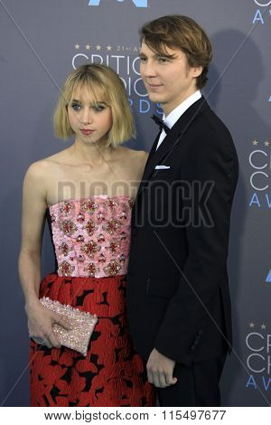 LOS ANGELES - JAN 17:  Zoe Kazan, Paul Dano at the 21st Annual Critics Choice Awards at the Barker Hanger on January 17, 2016 in Santa Monica, CA