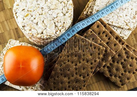 Crispbread and tomatoes