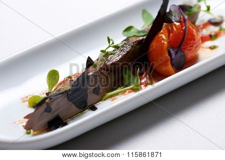 Typical tuna tapa in a small white dish.