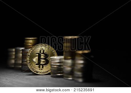 Photo Golden Bitcoins new virtual money on black background